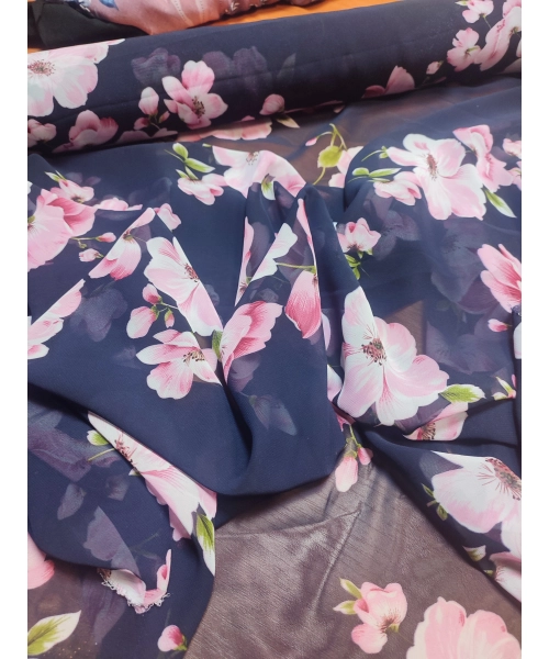 Delikatna cienka tkanina szyfon - różowe kwiaty magnolii